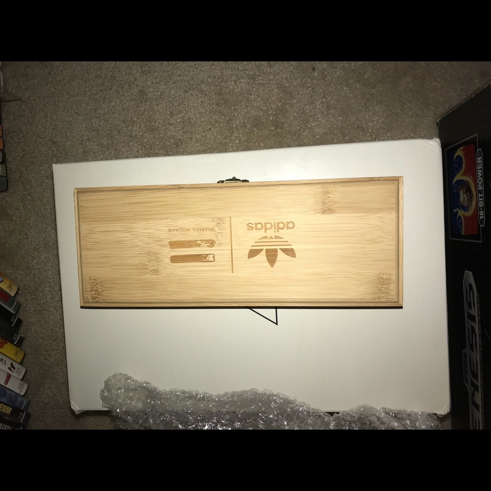Limited Edition Hu China Exclusive Wooden Box